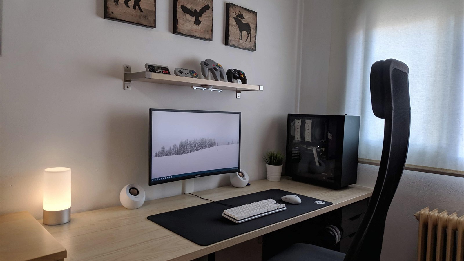Premium lightweight mouse desk